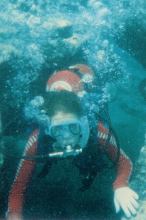 A diver gets her photo taken under the water