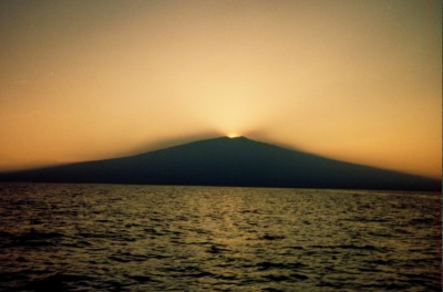 The sun comes up over Mauna Loa